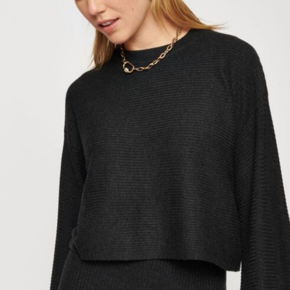 Dynamite Sweaters - Dynamite Chandail Wide Sleeve Crewneck Sweater in Size Large (NWT)